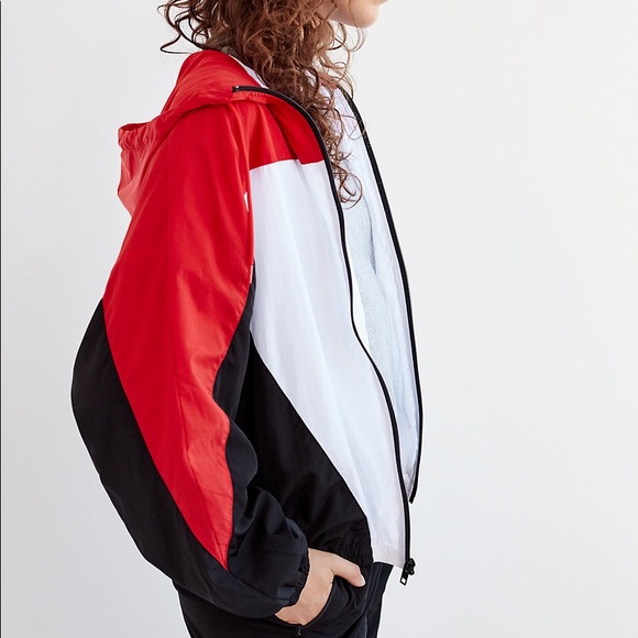 Aritzia Windbreaker Jacket ✨ - Picture 2 of 8